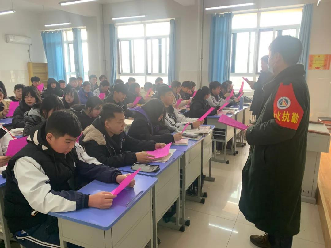 水泊梁山風(fēng)景區(qū)舉行“安全防火進(jìn)校園” 主題宣傳活動