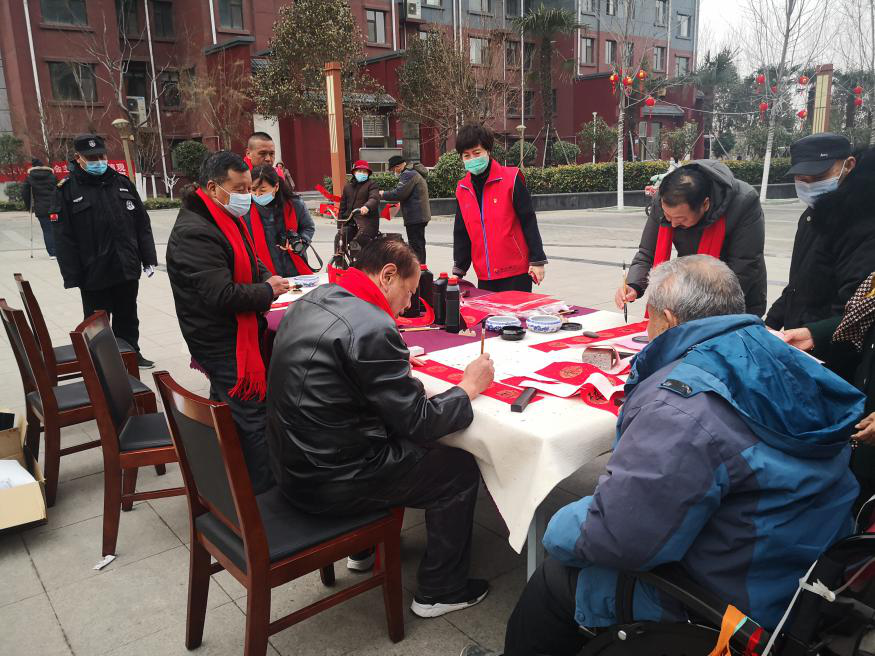 “民情書(shū)記”送春聯(lián) 墨香送福暖人心——濟(jì)寧孔子文旅集團(tuán)開(kāi)展“民意5來(lái)聽(tīng)”行動(dòng)